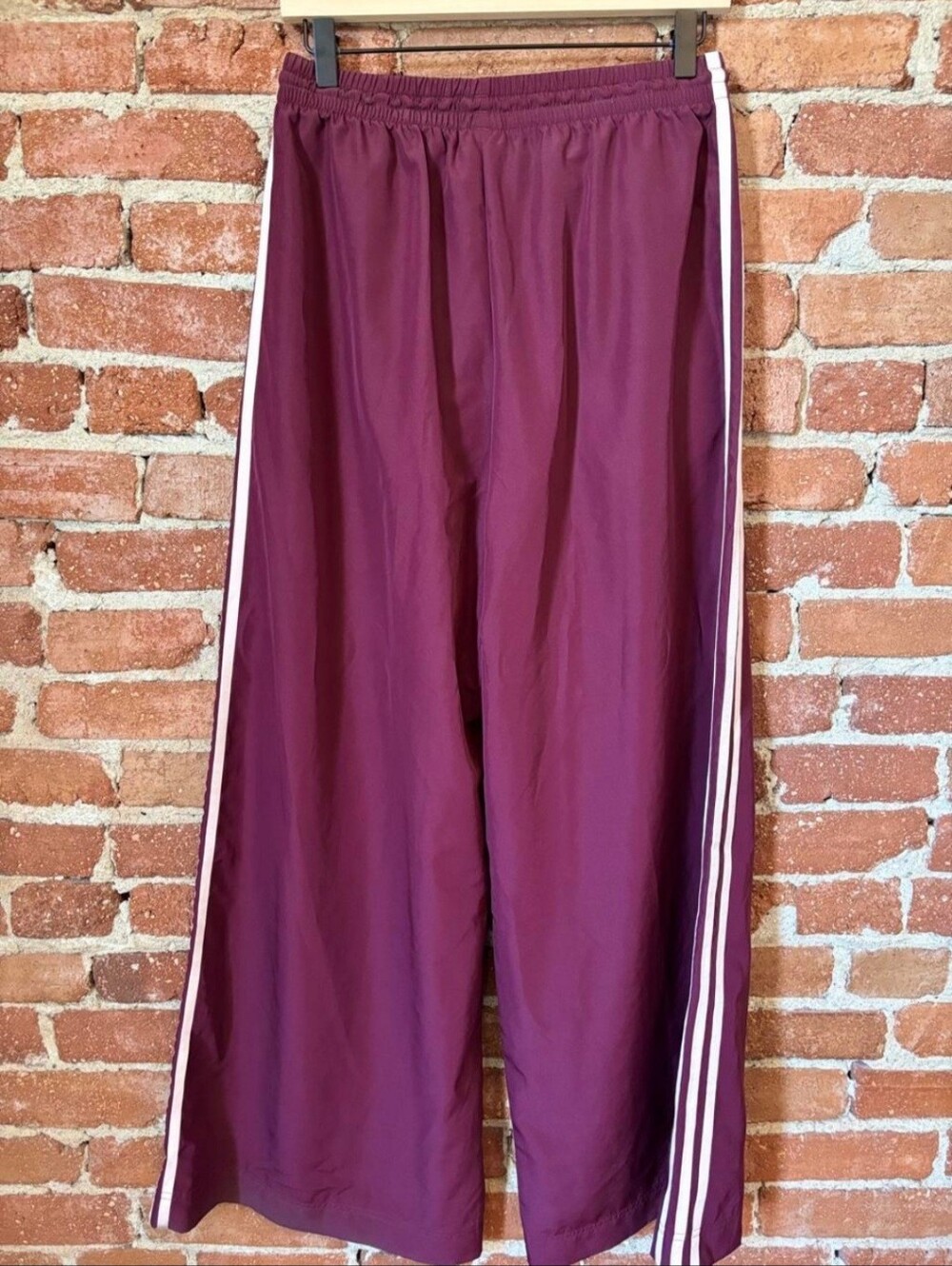 Adidas Adilenium 5.0 pleated track pants feature a wide-leg. - Picture 2 of 4